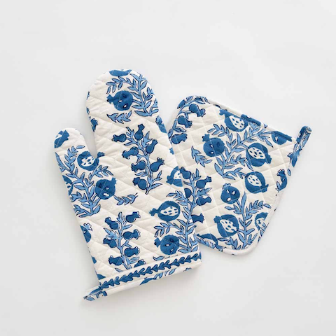 Pom Bells Wedgewood Oven Mitt Set