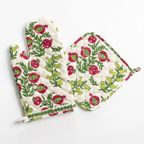 Grace Hill Pom Oven Mitt set
